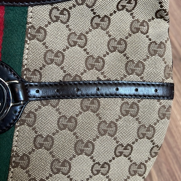 A226 - π― % authentic Gucci shoulder bag - Picture 8 of 16